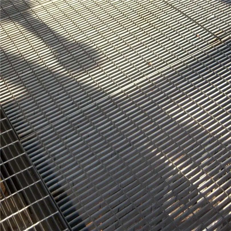 Tấm grating thép không trượt mạ kẽm nhúng nóng - Giải pháp an toàn cho lối đi và sàn nhà