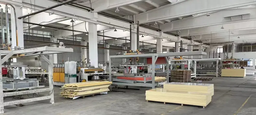Thảm Bọt PVC Celuka Trắng Chịu Lực 30mm: Độ Cứng Cao, Phù Hợp Cho Đa Dạng Ứng Dụng