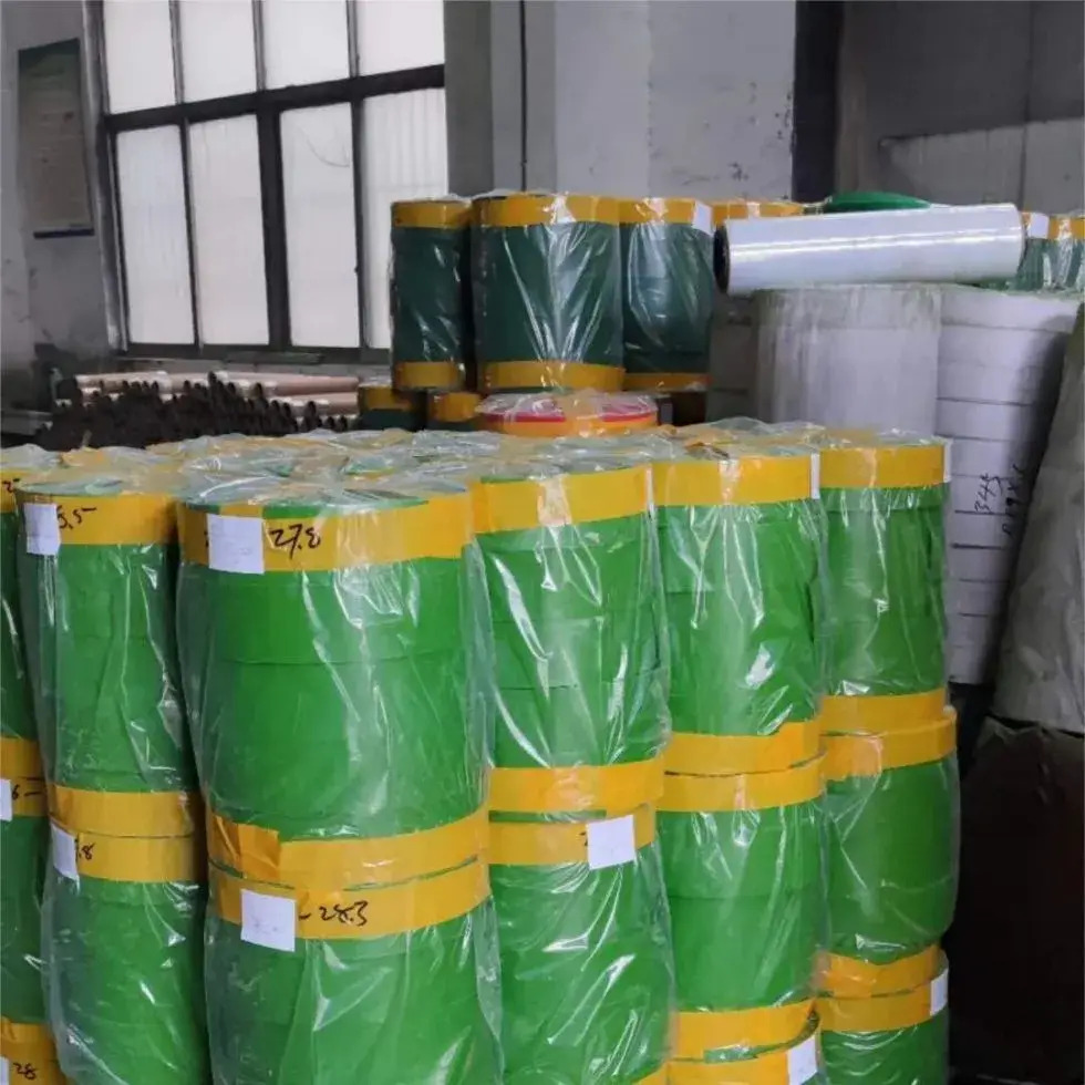 Tấm PVC màu xanh từ nguyên liệu tái chế, thân thiện với môi trường