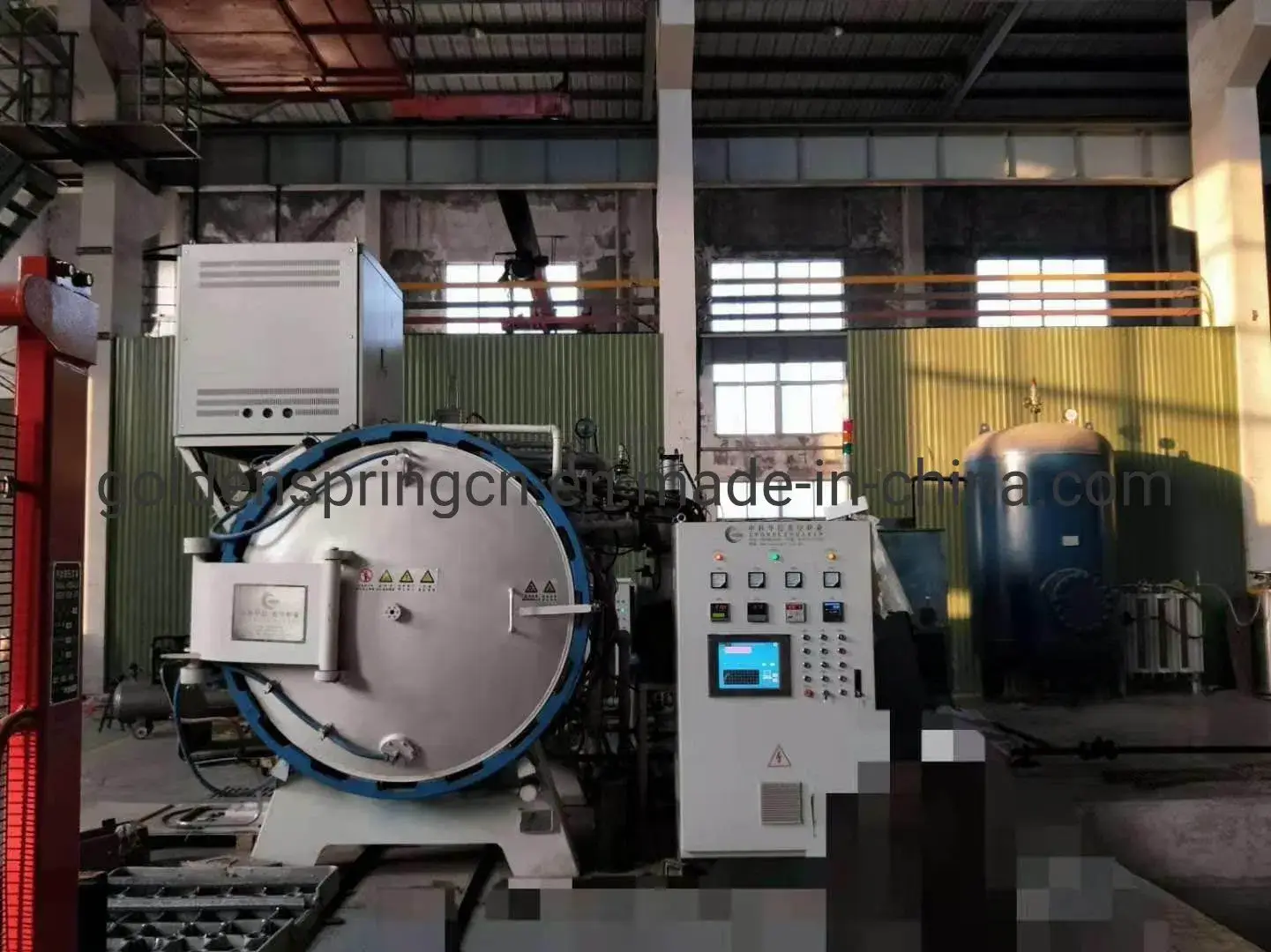Thiết bị tự động điều khiển máy tính khi tôi dầu bằng lò chân không