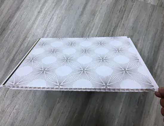 Tấm PVC chất lượng cao, phù hợp cho việc lắp đặt trên tường và trần