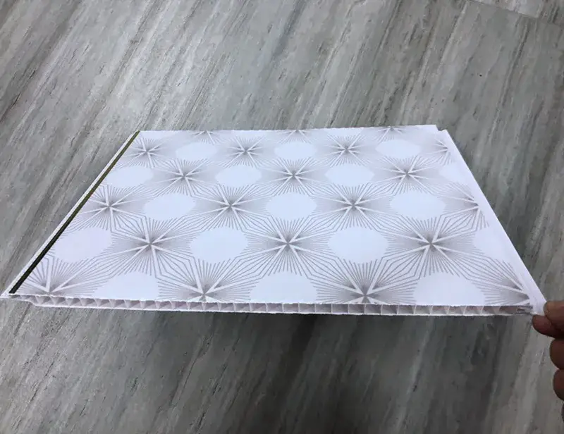 Tấm PVC chất lượng cao, phù hợp cho việc lắp đặt trên tường và trần