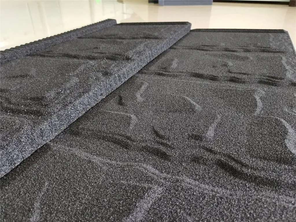 Tấm lợp kim loại phủ đá: lựa chọn lý tưởng cho việc lắp đặt mái nhà