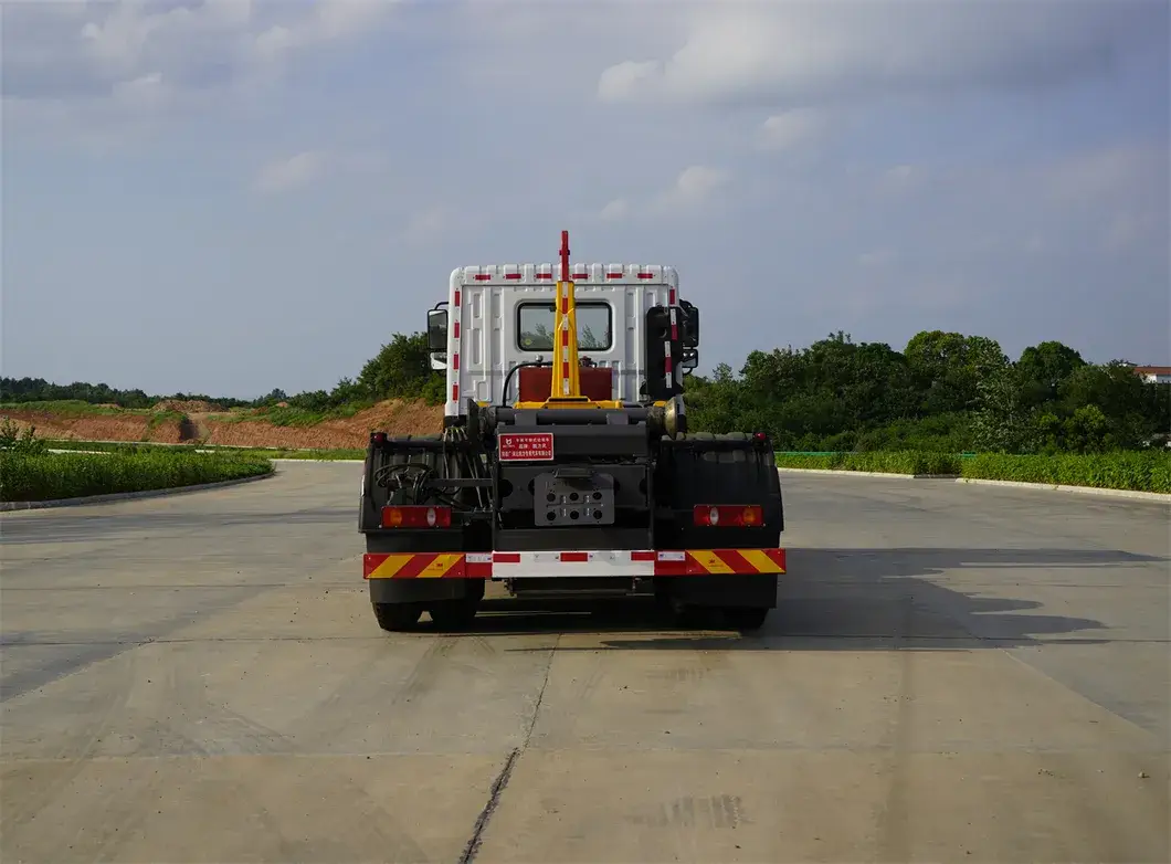 Xe Chở Rác Dong Feng 6*4 - Sự Lựa Chọn Sáng Suốt Với Độ Bền Vững Chắc