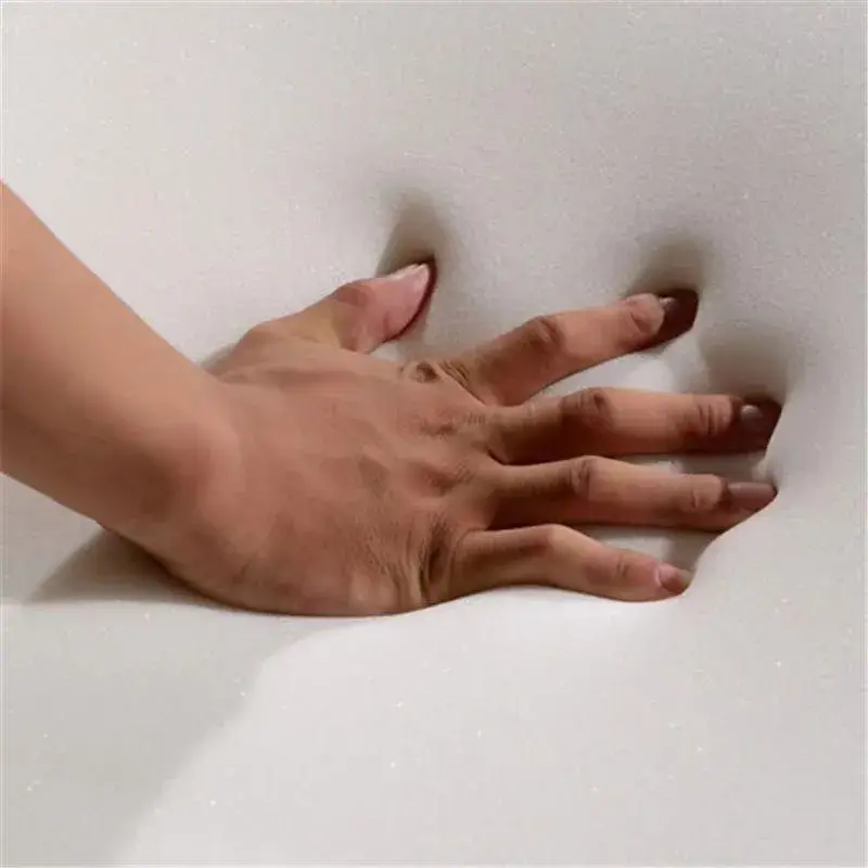 Tấm foam chất lượng cao giúp hỗ trợ việc điều chỉnh hình dáng giày dép